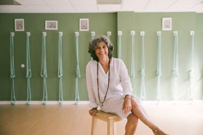 Escuela de Yoga Online y Presencial en Valladolid | Formación de Profesores